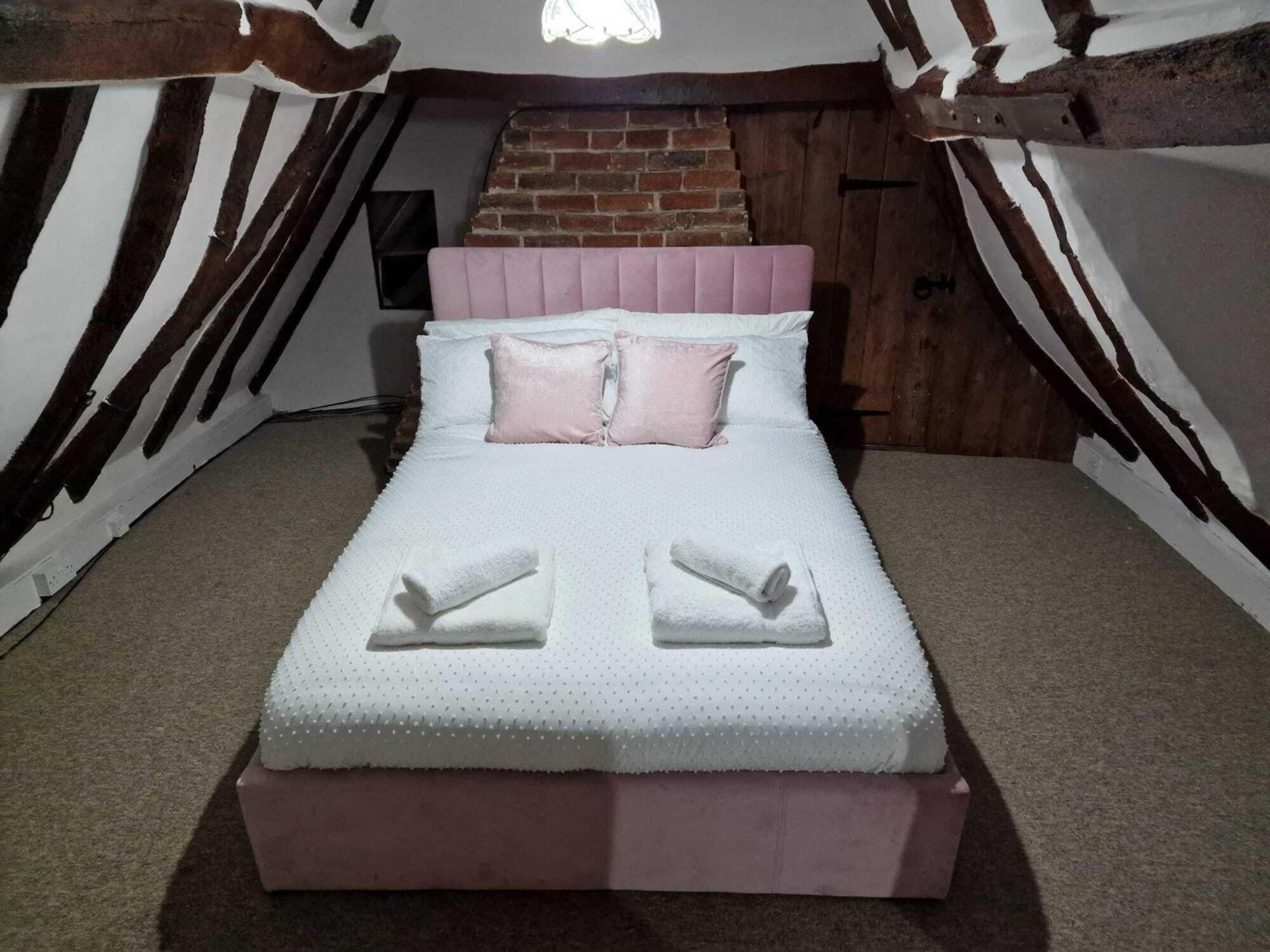 Two Bedroom Grade Ll Cottage At Az Luxury Stays Honey Horsefield With Wifi And Free Parking Hundon Extérieur photo